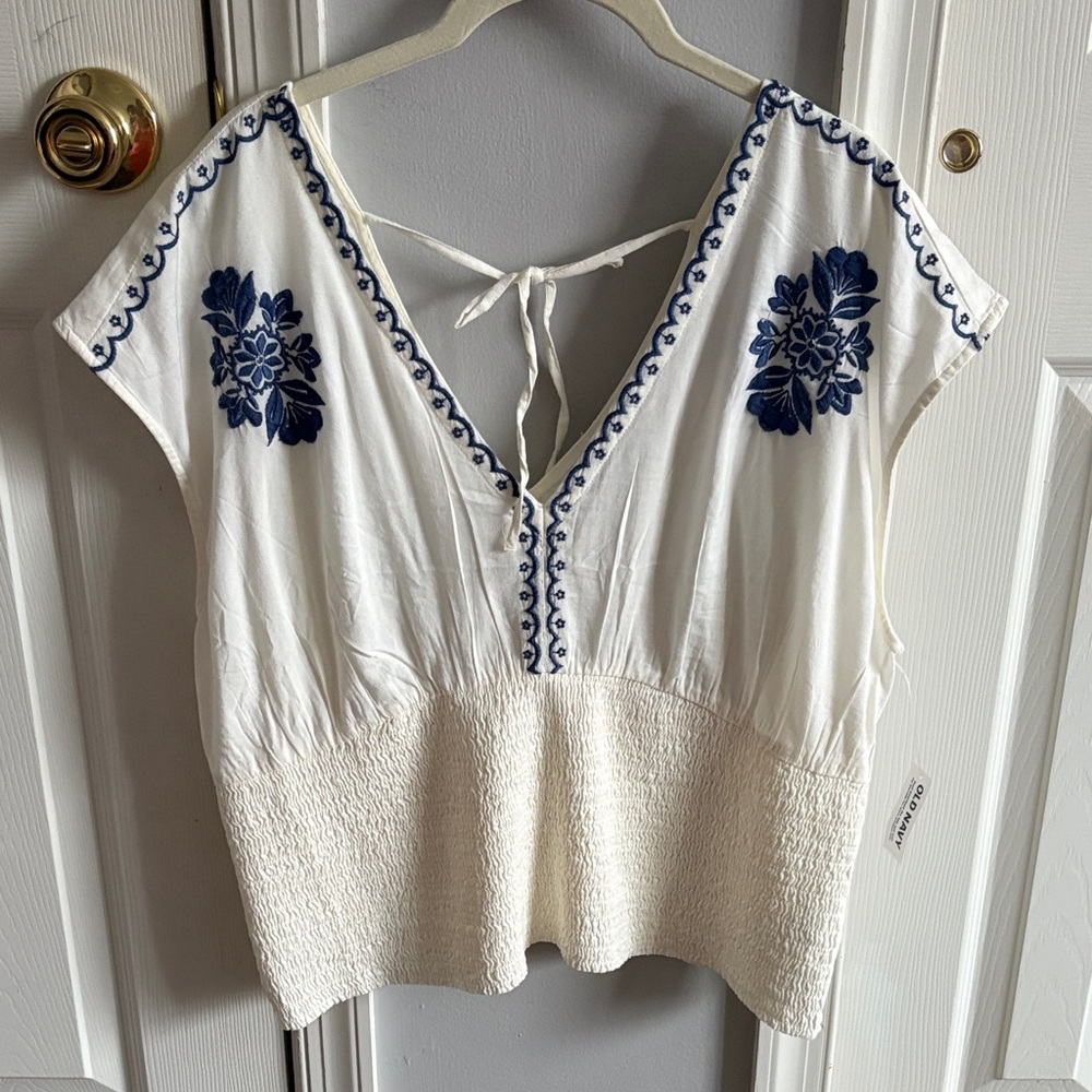 NWT Old Navy - Embroidered Floral V-Neck White & Navy Women's Top, Size XL